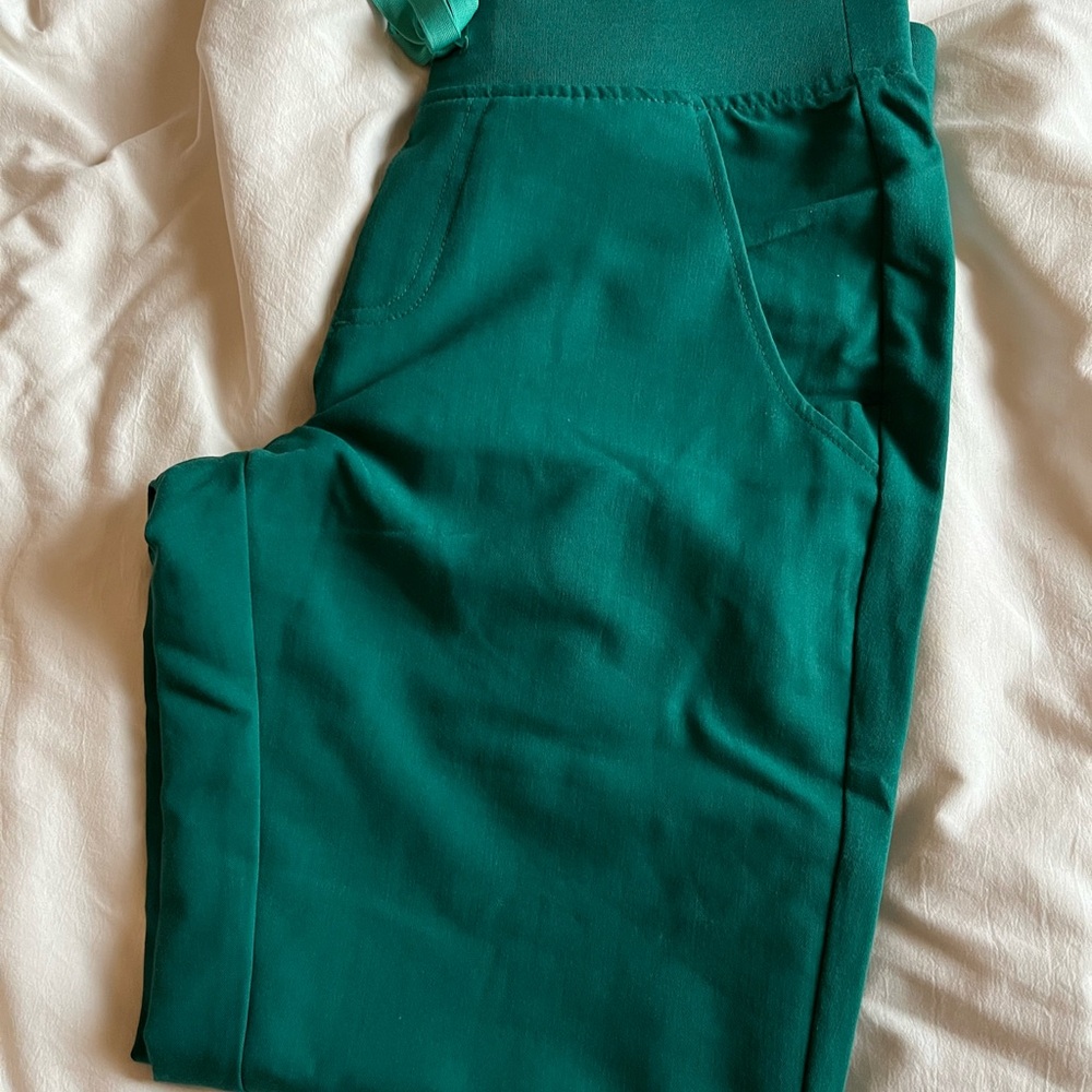 Figs zamora joggers hunter green scrub pants